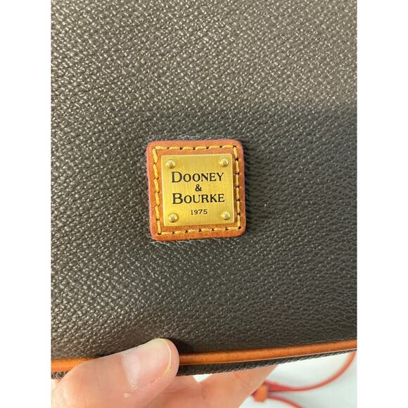 DOONEY & BOURKE SMALL BROWN PVC LEATHER CROSSOBDY BAG - Picture 14 of 16